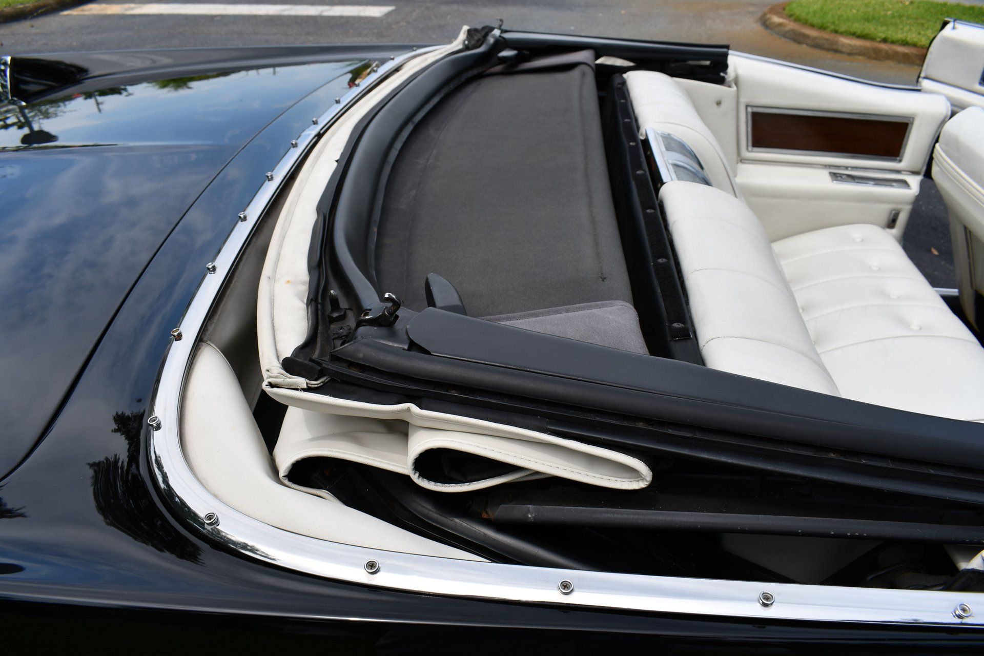 1968 CADILLAC DEVILLE - Image 13